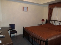 "Hotel Plaza"