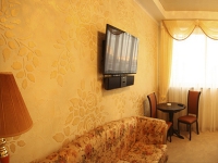 "Hotel Plaza"