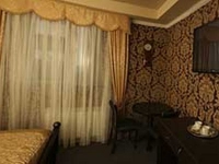 "Hotel Plaza"