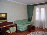 Savoy Petit