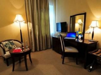 Greenway Park Hotel 