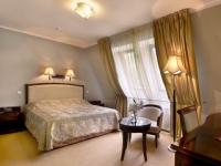 Greenway Park Hotel 